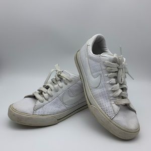 Women's Nike Shoes. White. Size 9.